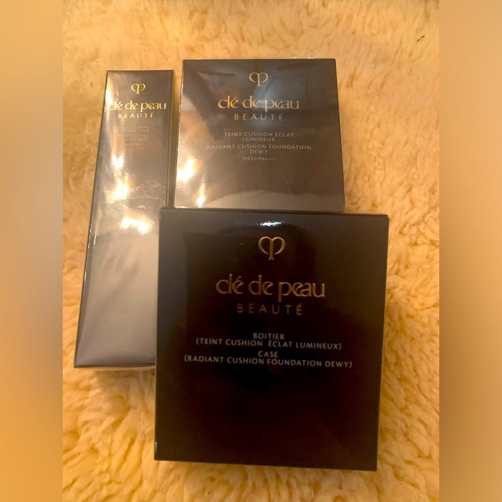 Cle de Peau Cushion Foundation and Correcting Cream Veil